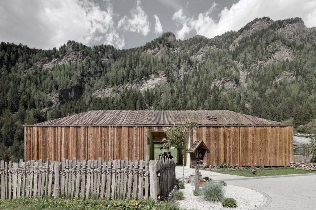 Hofladen Bauernhof Steirer Wiesen Umbau im Altbau von Andreas Gruber Architekten