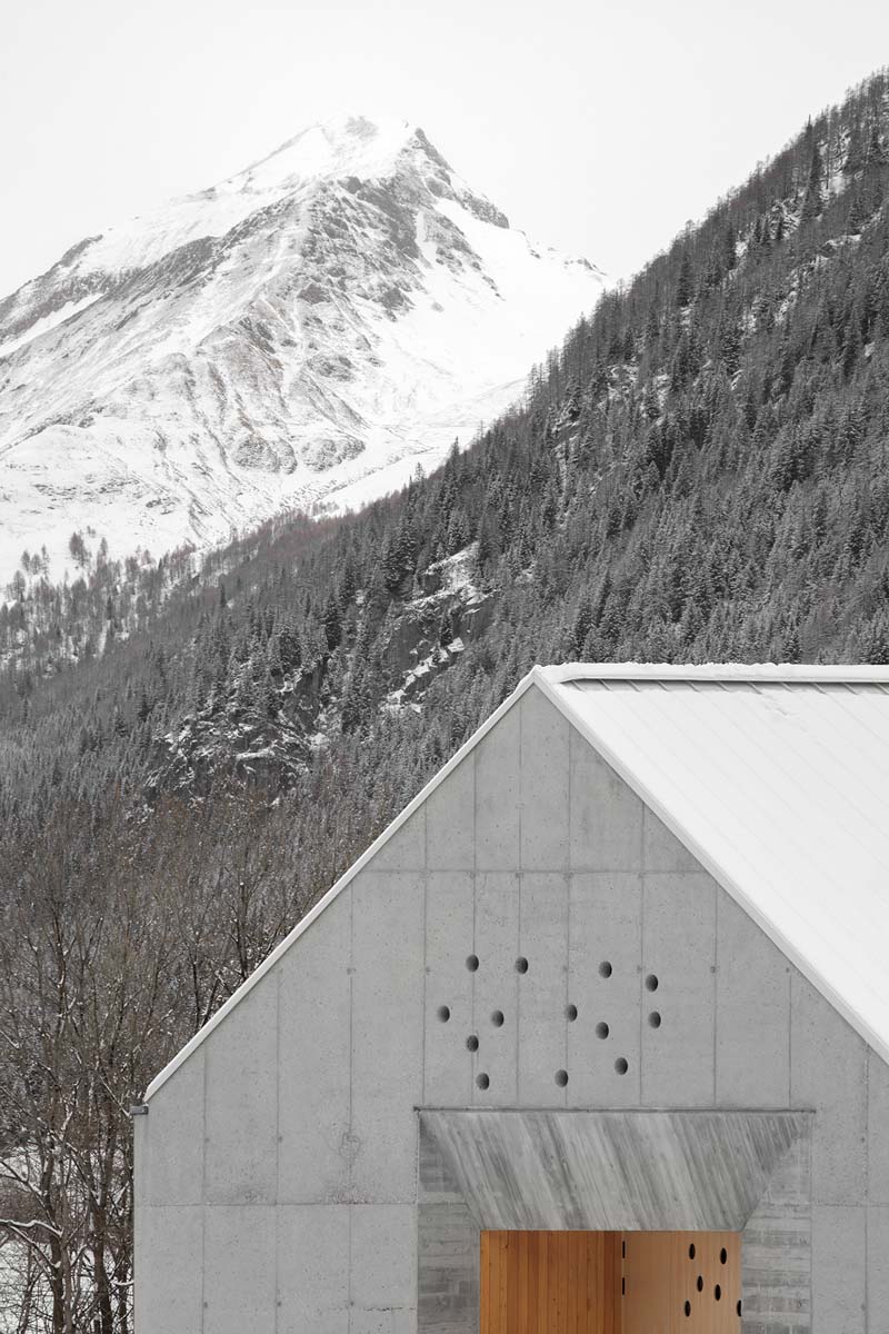Das Wohnhaus „Viktoria“ ist ein Betonbau in Südtirol von Andreas Gruber Architekten