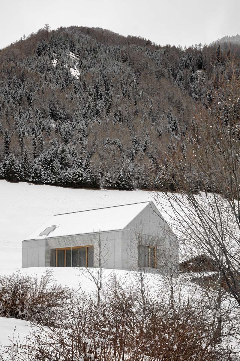 Das Wohnhaus „Viktoria“ ist ein Betonbau in Südtirol von Andreas Gruber Architekten