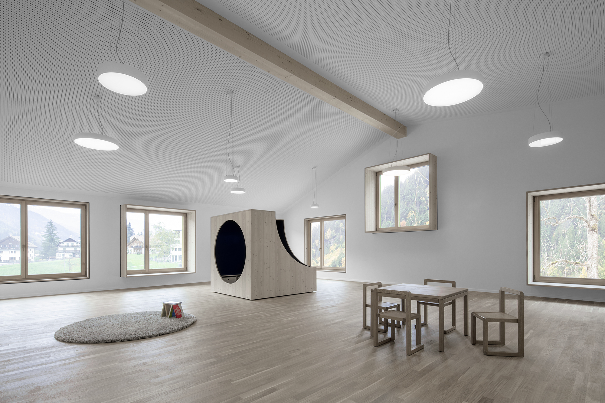 Kindergarten Enneberg in Südtirol. Architektur von Andreas Gruber Architekten