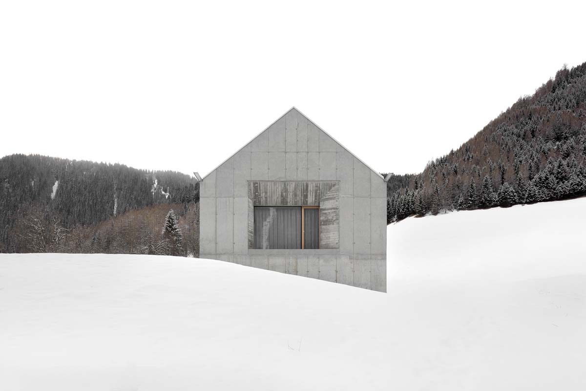 Das Wohnhaus „Viktoria“ ist ein Betonbau in Südtirol von Andreas Gruber Architekten