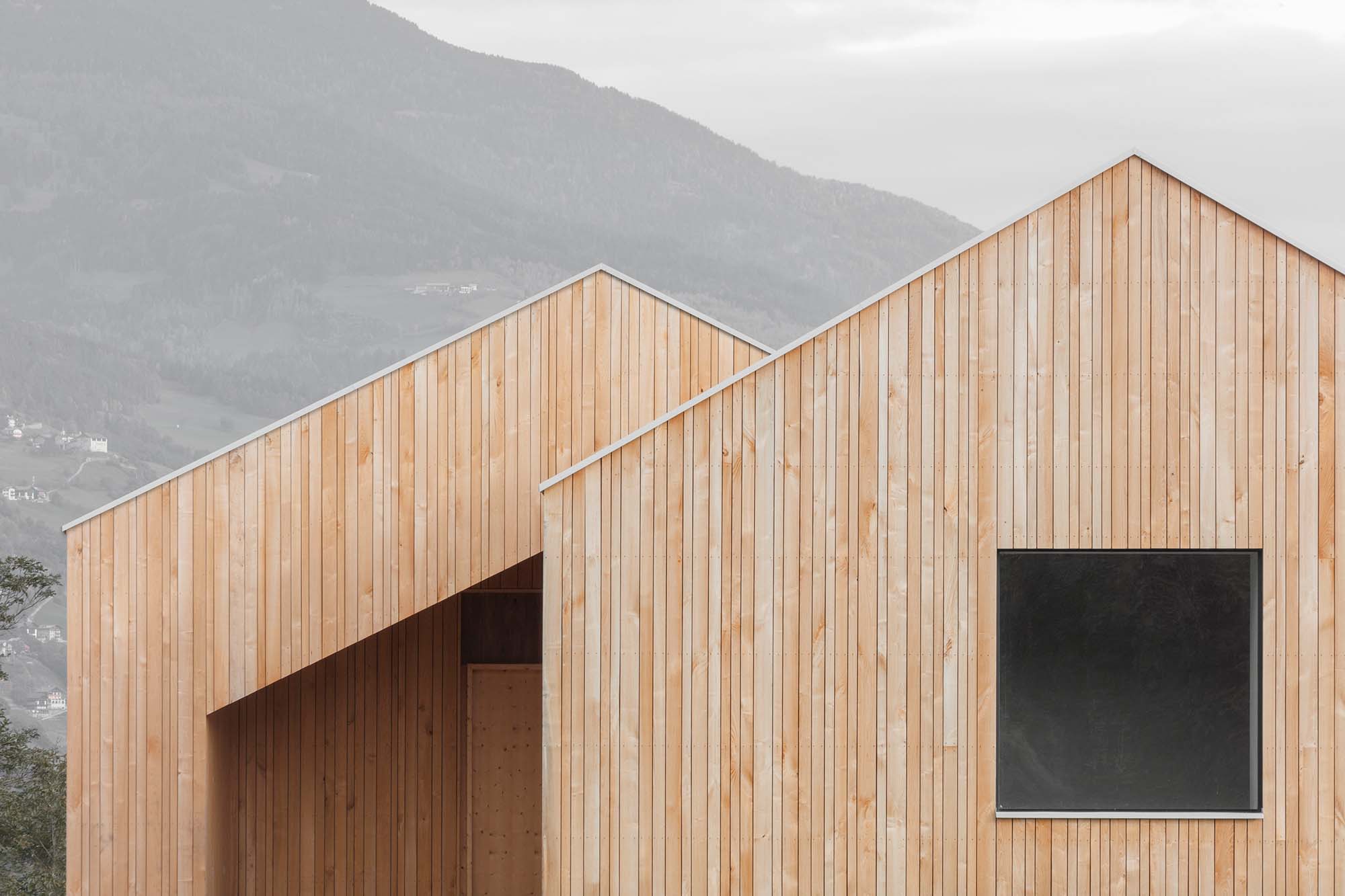 Habitat L Residential Building in South Tyrol. Architecture by Andreas Gruber Architects