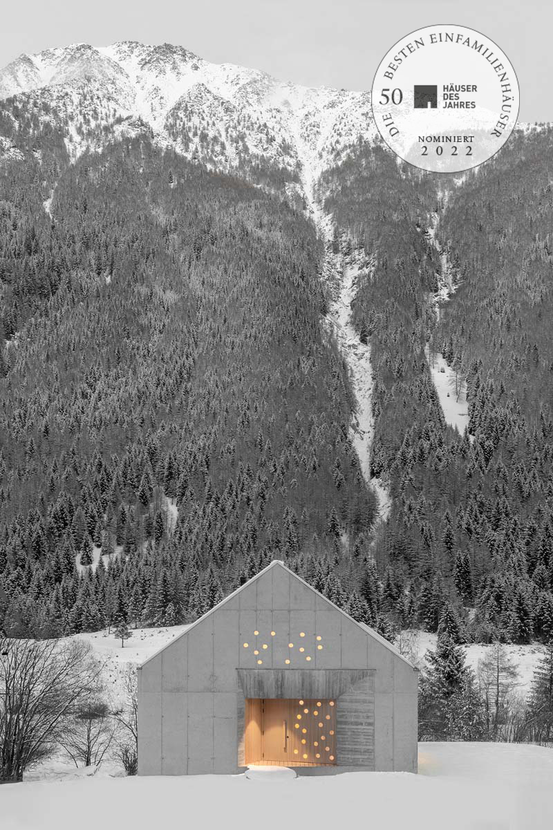 Das Wohnhaus „Viktoria“ ist ein Betonbau in Südtirol von Andreas Gruber Architekten