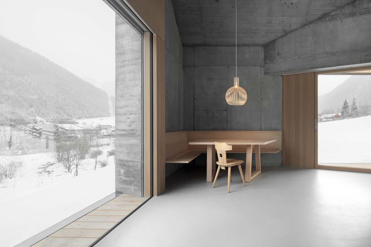 Das Wohnhaus „Viktoria“ ist ein Betonbau in Südtirol von Andreas Gruber Architekten